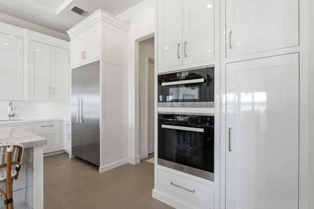 825 W Oyster Lane, Lantana, FL 33462