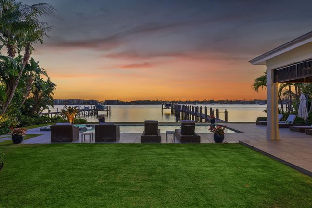 825 W Oyster Lane, Lantana, FL 33462