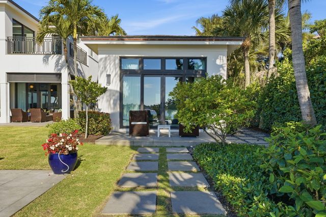 825 W Oyster Lane, Lantana, FL 33462