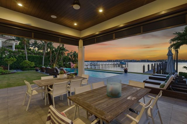 825 W Oyster Lane, Lantana, FL 33462