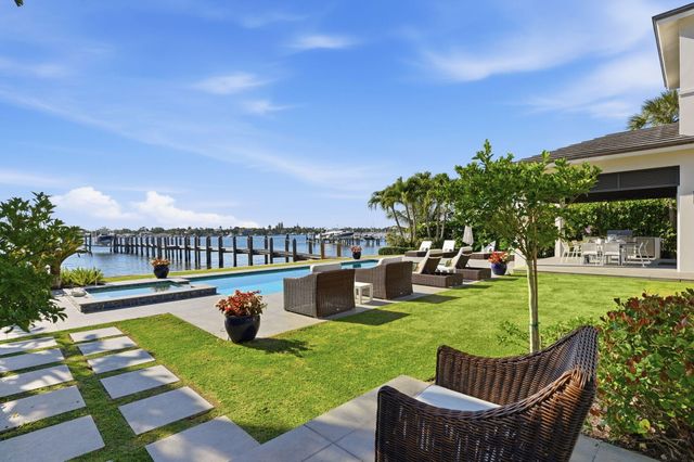 825 W Oyster Lane, Lantana, FL 33462