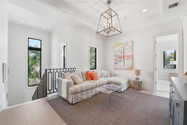 825 W Oyster Lane, Lantana, FL 33462