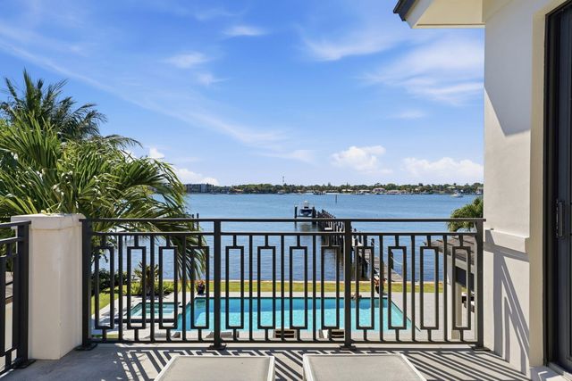 825 W Oyster Lane, Lantana, FL 33462