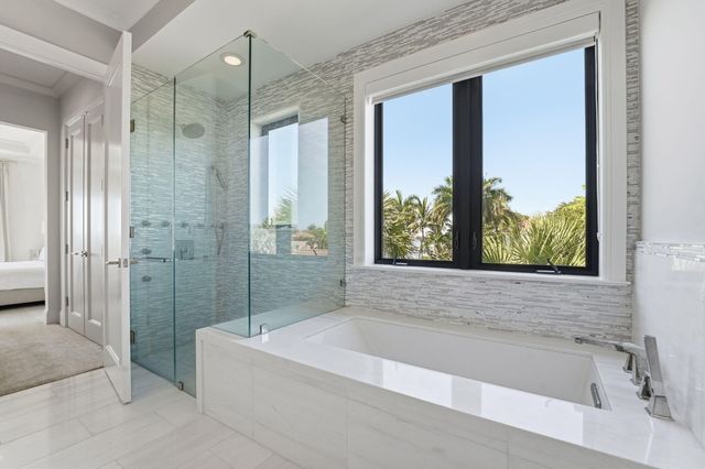 825 W Oyster Lane, Lantana, FL 33462
