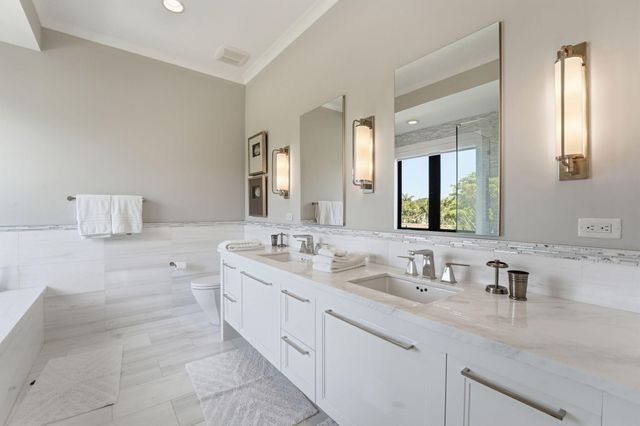825 W Oyster Lane, Lantana, FL 33462