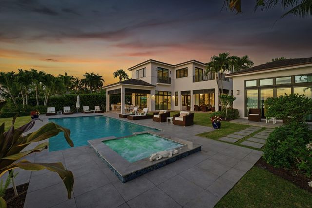 825 W Oyster Lane, Lantana, FL 33462