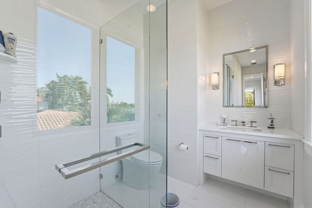 825 W Oyster Lane, Lantana, FL 33462