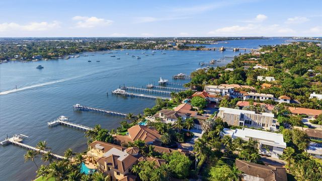 825 W Oyster Lane, Lantana, FL 33462