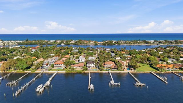 825 W Oyster Lane, Lantana, FL 33462