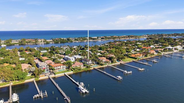 825 W Oyster Lane, Lantana, FL 33462