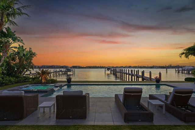 825 W Oyster Lane, Lantana, FL 33462