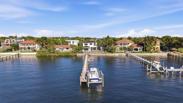 825 W Oyster Lane, Lantana, FL 33462