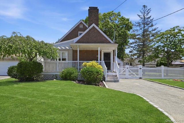 2395 Yorktown Street, Oceanside, NY 11572