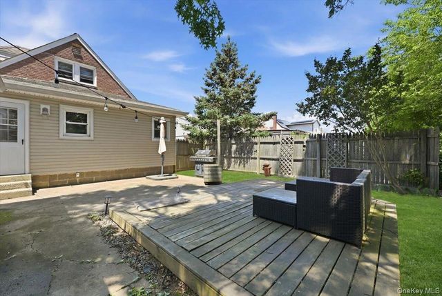 2395 Yorktown Street, Oceanside, NY 11572