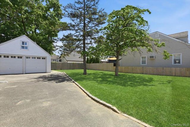 2395 Yorktown Street, Oceanside, NY 11572
