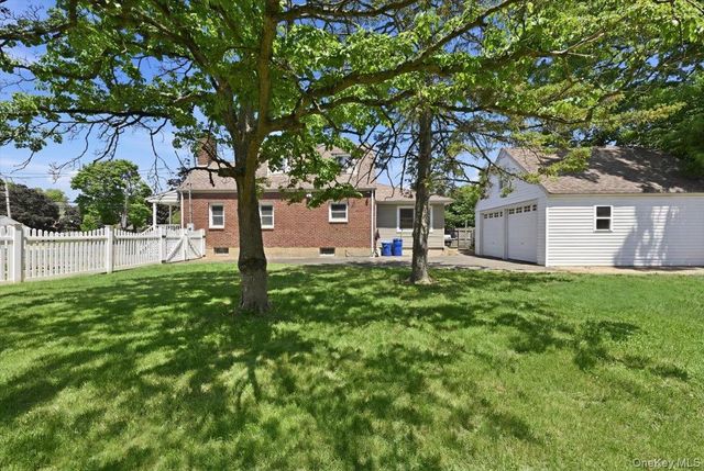 2395 Yorktown Street, Oceanside, NY 11572