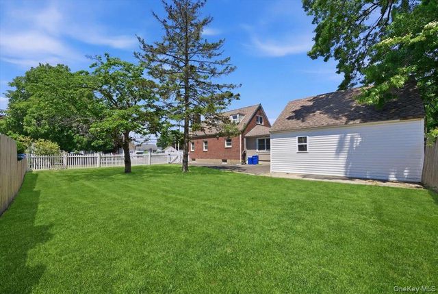2395 Yorktown Street, Oceanside, NY 11572