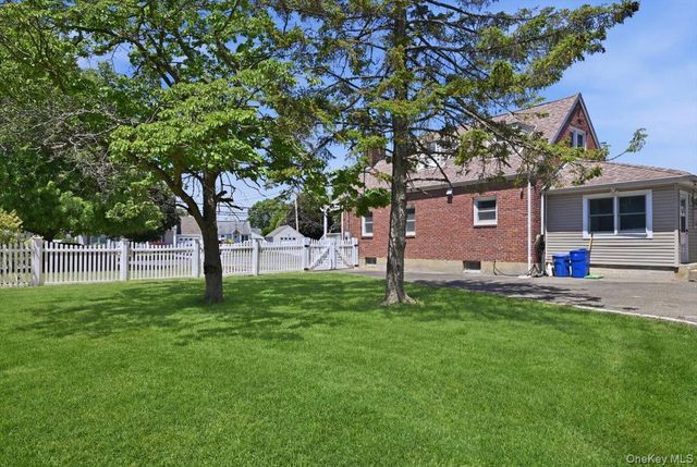 2395 Yorktown Street, Oceanside, NY 11572