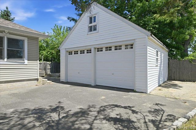 2395 Yorktown Street, Oceanside, NY 11572