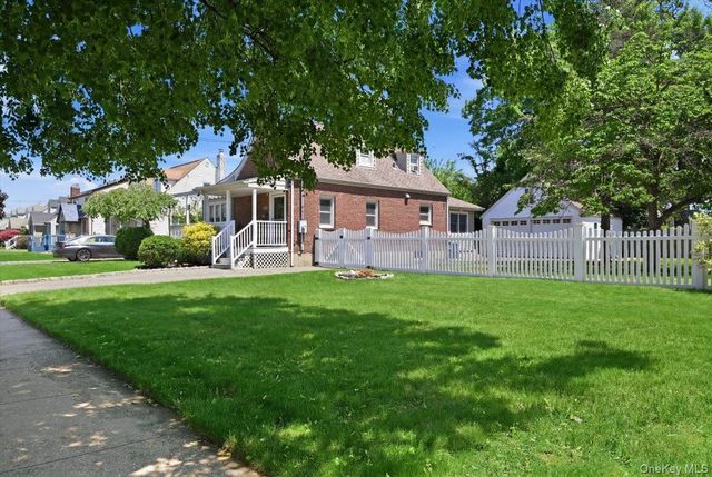2395 Yorktown Street, Oceanside, NY 11572
