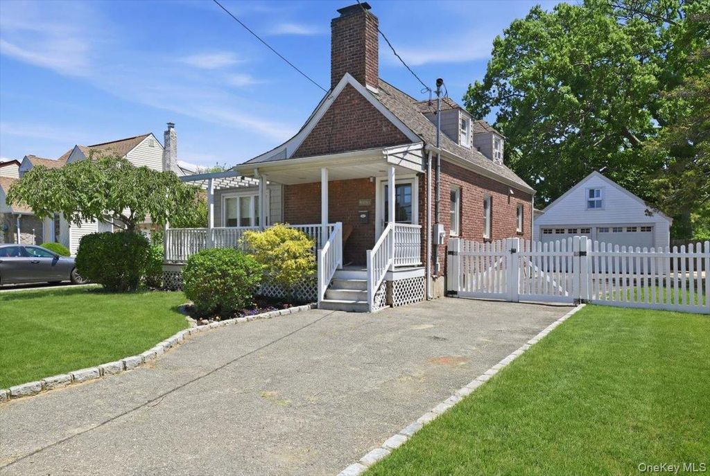 2395 Yorktown Street, Oceanside, NY 11572