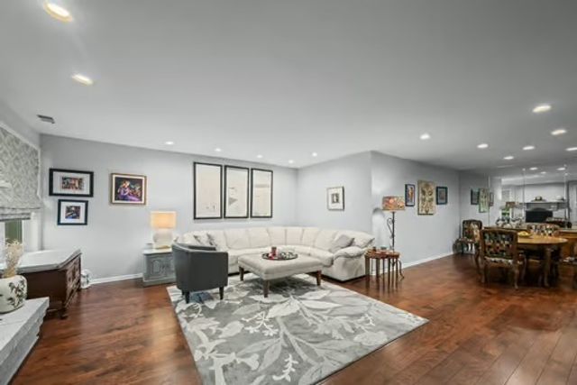 1125 Lake Cook Road 505E, Northbrook, IL 60062
