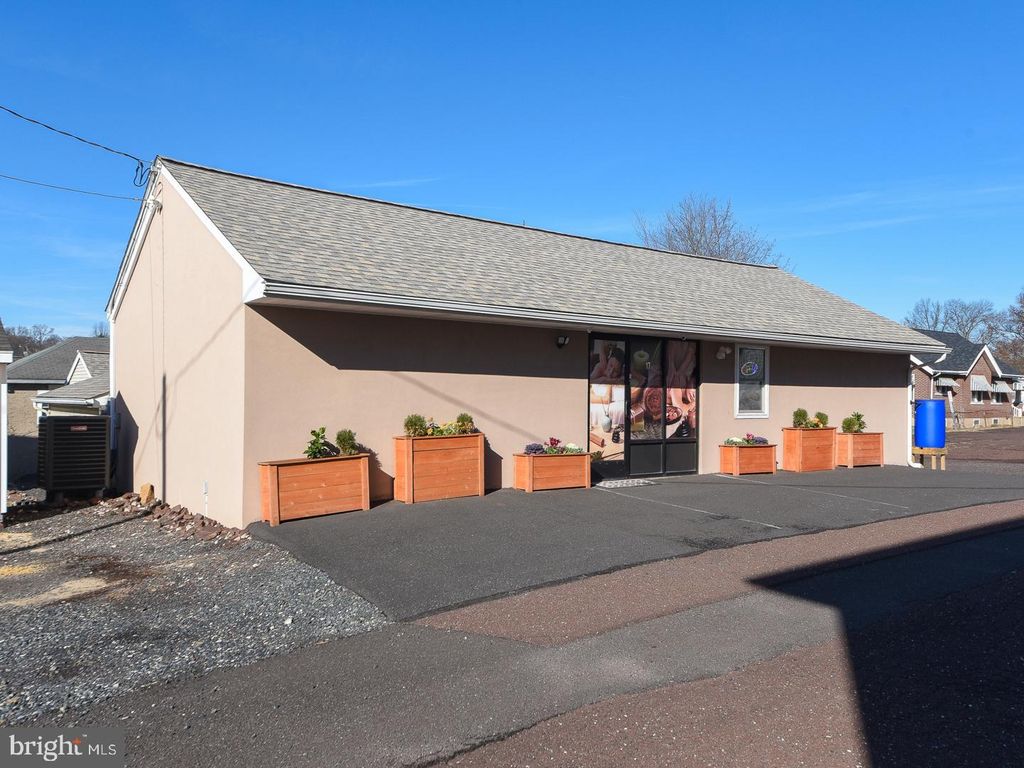 17-19 N SECOND ST, Souderton, PA 18964