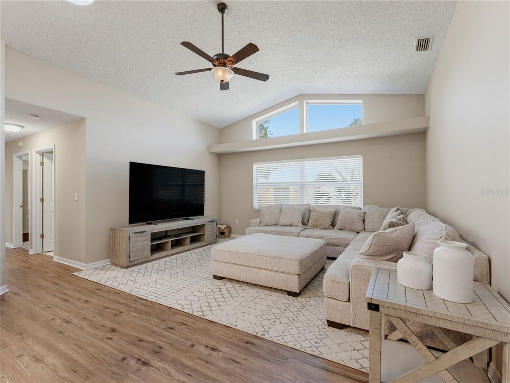 Image 17 of property listing at 13446 NEWCASTLE AVE, Spring Hill, FL 34609