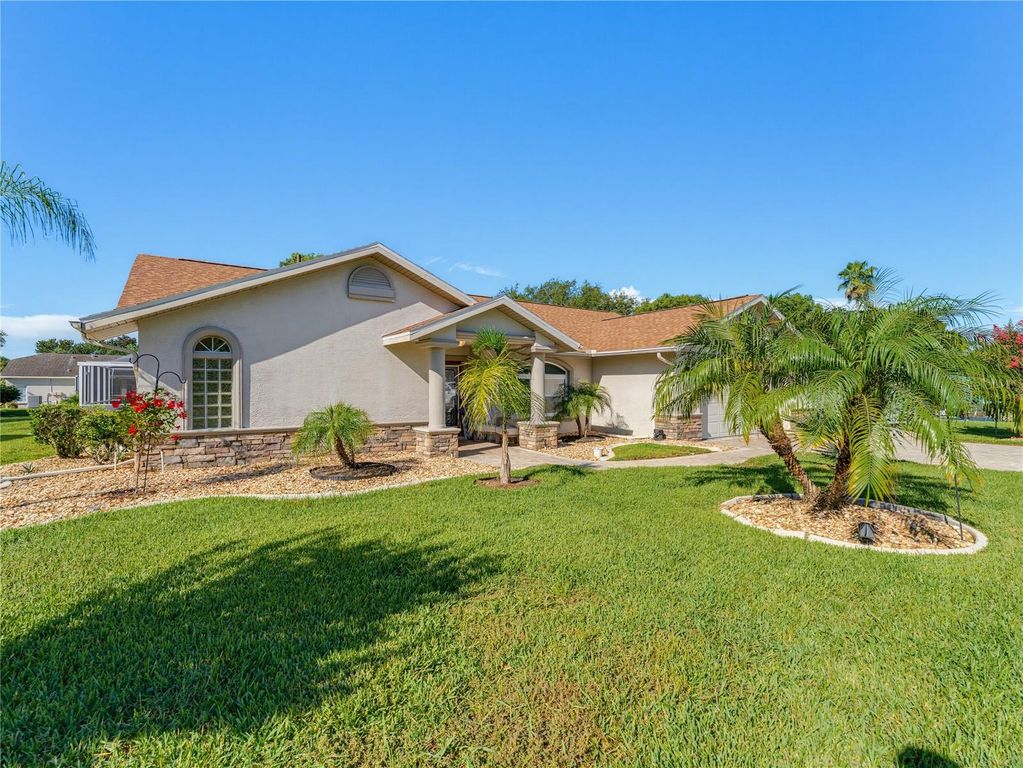 Image 3 of property listing at 13446 NEWCASTLE AVE, Spring Hill, FL 34609