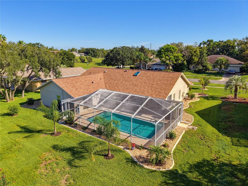 Image 5 of property listing at 13446 NEWCASTLE AVE, Spring Hill, FL 34609