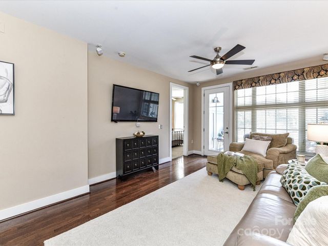 1101 W 1st Street 302, Charlotte, NC 28202