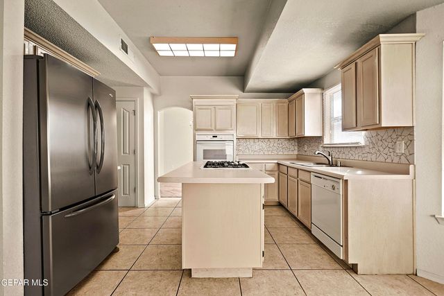 1315 OLGA MAPULA Drive, El Paso, TX 79936