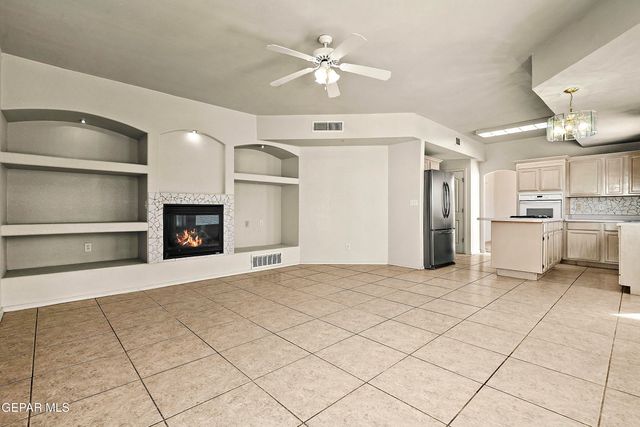 1315 OLGA MAPULA Drive, El Paso, TX 79936