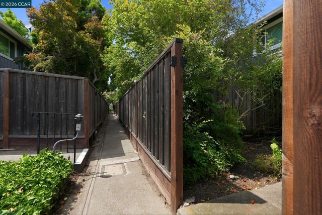 143 Miramonte Dr, Moraga, CA 94556