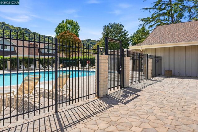 143 Miramonte Dr, Moraga, CA 94556