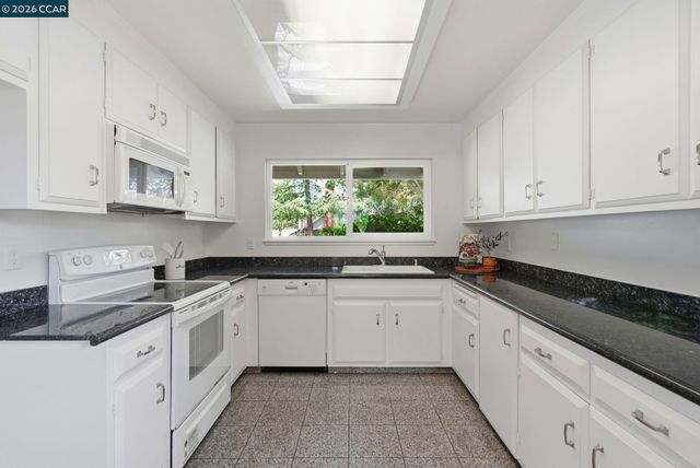 143 Miramonte Dr, Moraga, CA 94556