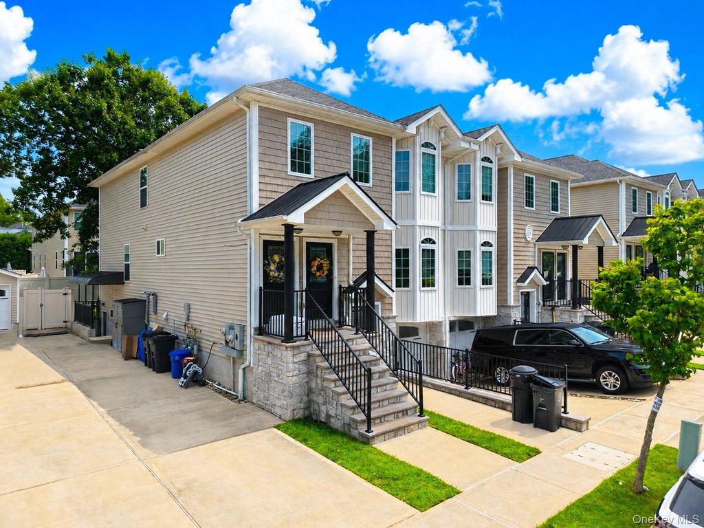 23 Wiltshire Ln, Staten Island, NY 10309 — photo 2