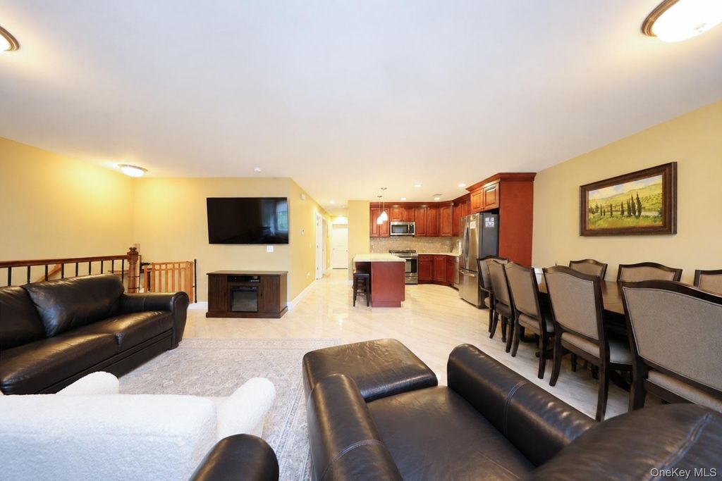 23 Wiltshire Ln, Staten Island, NY 10309 — photo 4