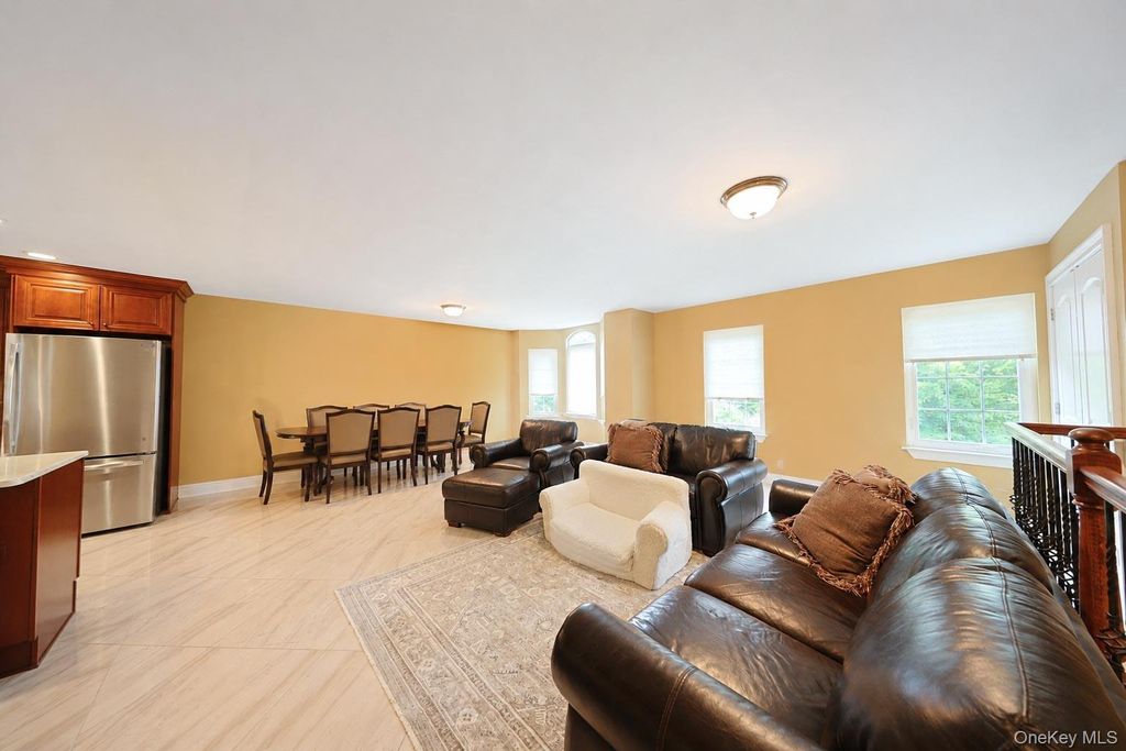 23 Wiltshire Ln, Staten Island, NY 10309 — photo 5