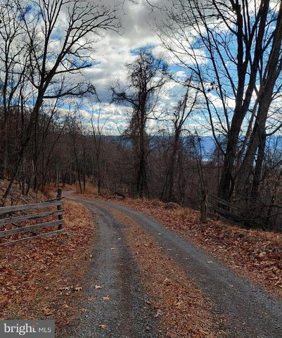 523 GLORY RIDGE DR, Petersburg, WV 26847