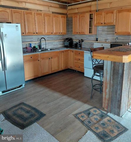 523 GLORY RIDGE DR, Petersburg, WV 26847