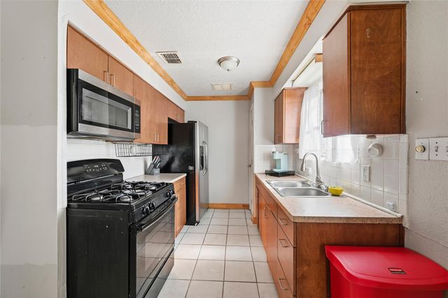 611 Iowa Street, South Houston, TX 77587
