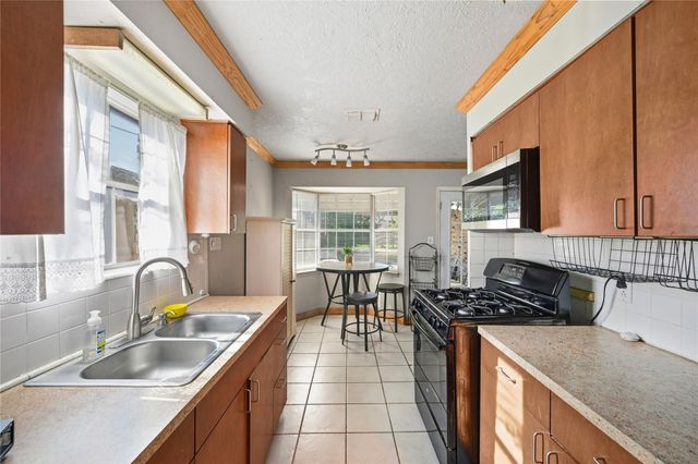 611 Iowa Street, South Houston, TX 77587