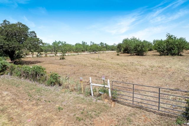 1882 Old Mineral Wells Highway, Weatherford, TX 76088