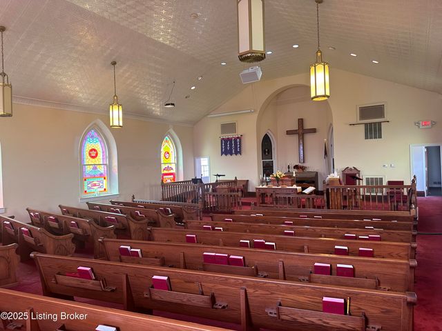 9801 Cooper Church Dr, Louisville, KY 40229