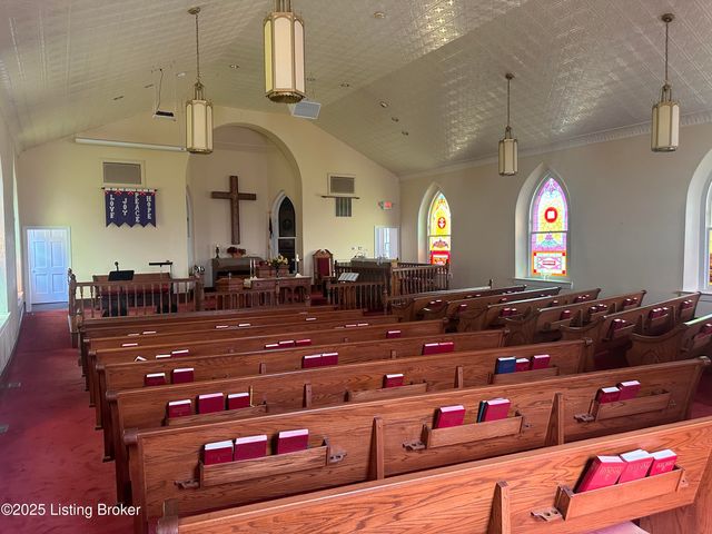 9801 Cooper Church Dr, Louisville, KY 40229