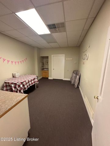 9801 Cooper Church Dr, Louisville, KY 40229