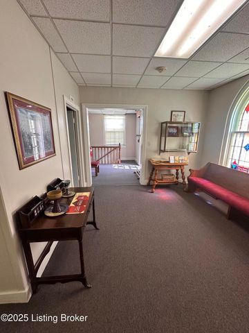 9801 Cooper Church Dr, Louisville, KY 40229
