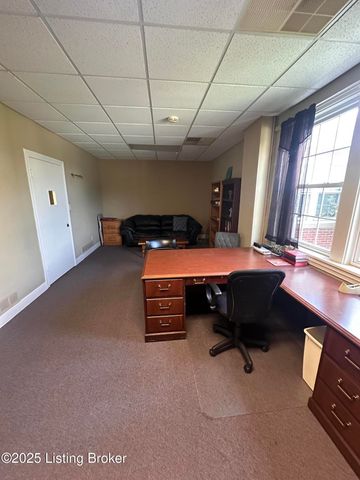 9801 Cooper Church Dr, Louisville, KY 40229