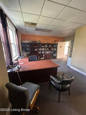 9801 Cooper Church Dr, Louisville, KY 40229
